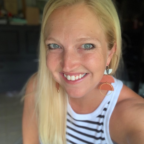 Meet your Posher, Kaylie - Picture 2 of 2